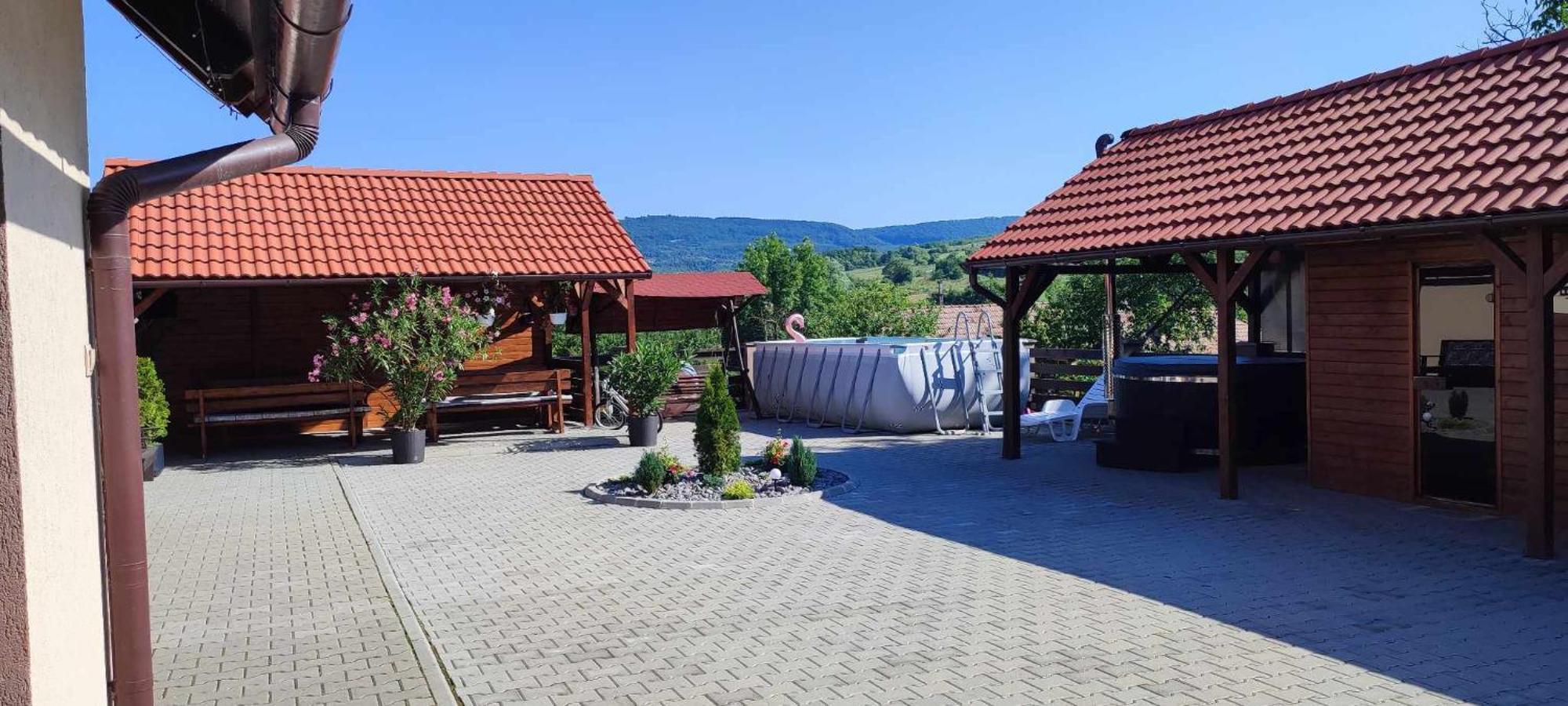 Farkaslaki Panorama Vendeghaz Otel Lupeni  Dış mekan fotoğraf